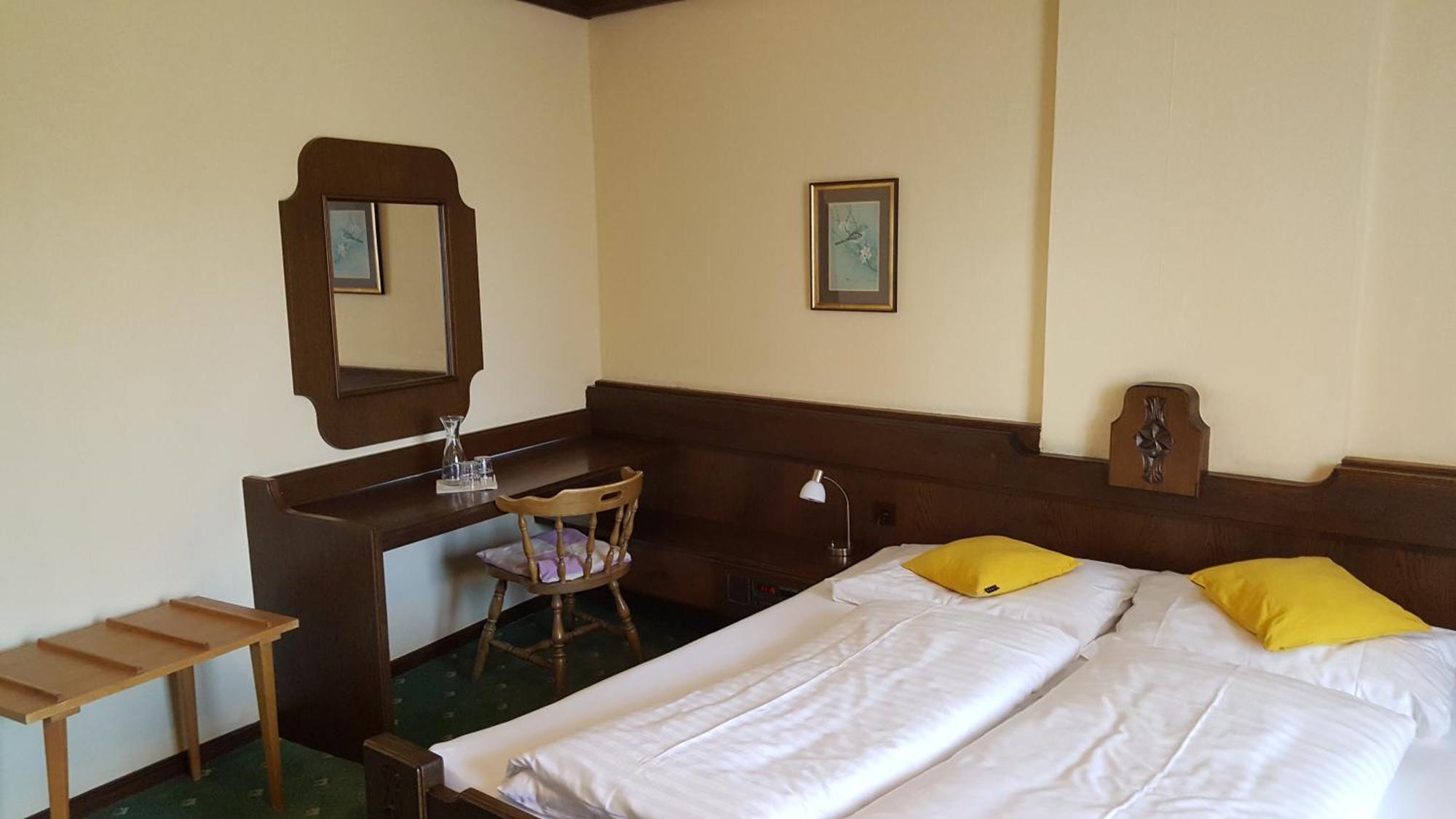 Hotel Kanz วิลลาค ภายนอก รูปภาพ