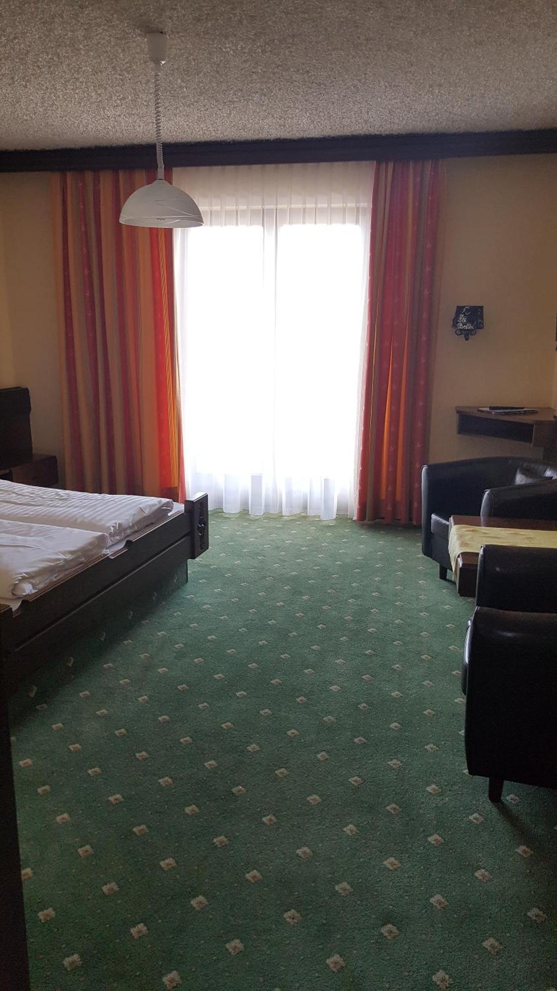 Hotel Kanz วิลลาค ภายนอก รูปภาพ
