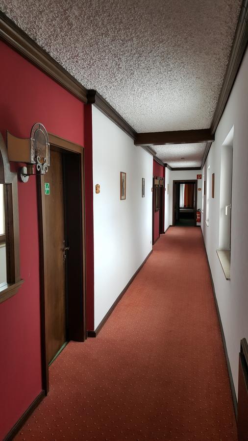 Hotel Kanz วิลลาค ภายนอก รูปภาพ
